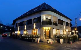 Casa Braneana- Pensiune Restaurant